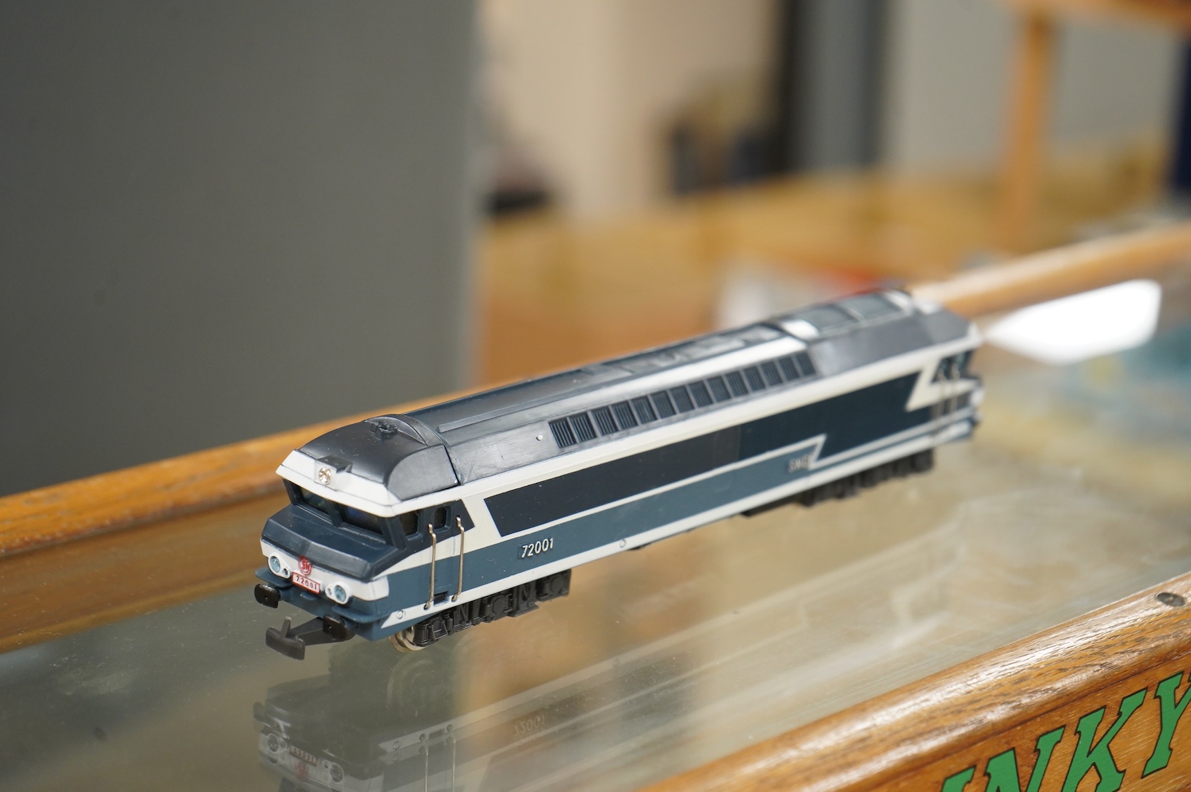 A collection of 00 gauge model railway, including three box train sets by Jouef, Mainline and Hornby, together with a large selection of unconstructed railway related plastic and metal kits and accessories, manufacturers